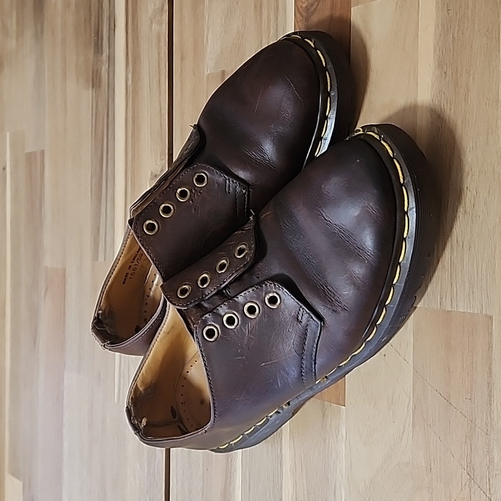 Dr Martens 1561s